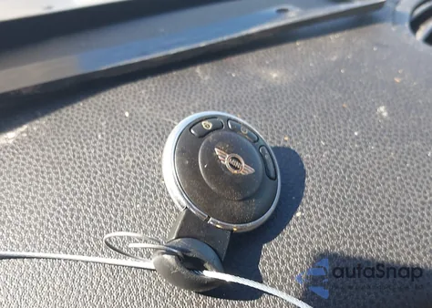 2010 Mini Cooper S из США, поврежденный, VIN WMWMF7C56ATZ34628